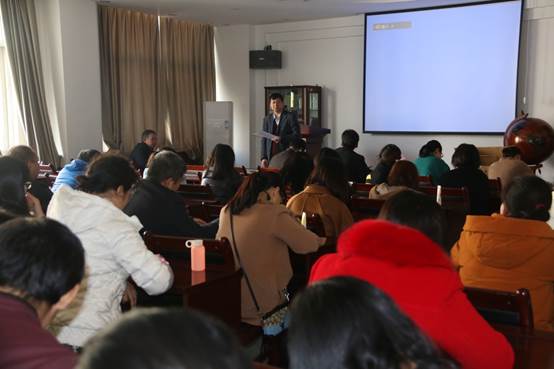 说明: C:\Users\CHXGB\Desktop\20181123小宝影院
学习贯彻中国工会十七大精神\IMG_8031.JPG